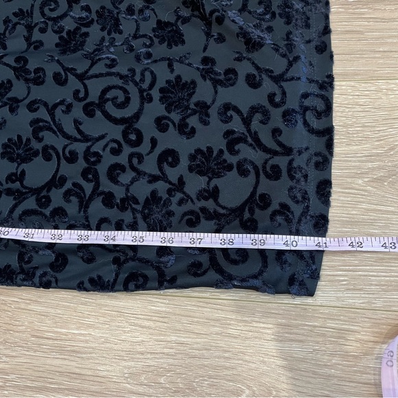 Maggy London Navy Blue Velvet Long Sleeve Dress - Size 6 - Picture 8 of 12